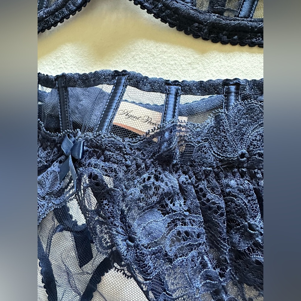 NWT Agent Provocateur Rozlyn Navy Balconette and Garter Thong Set 38E & 6 Rare - Picture 8 of 17